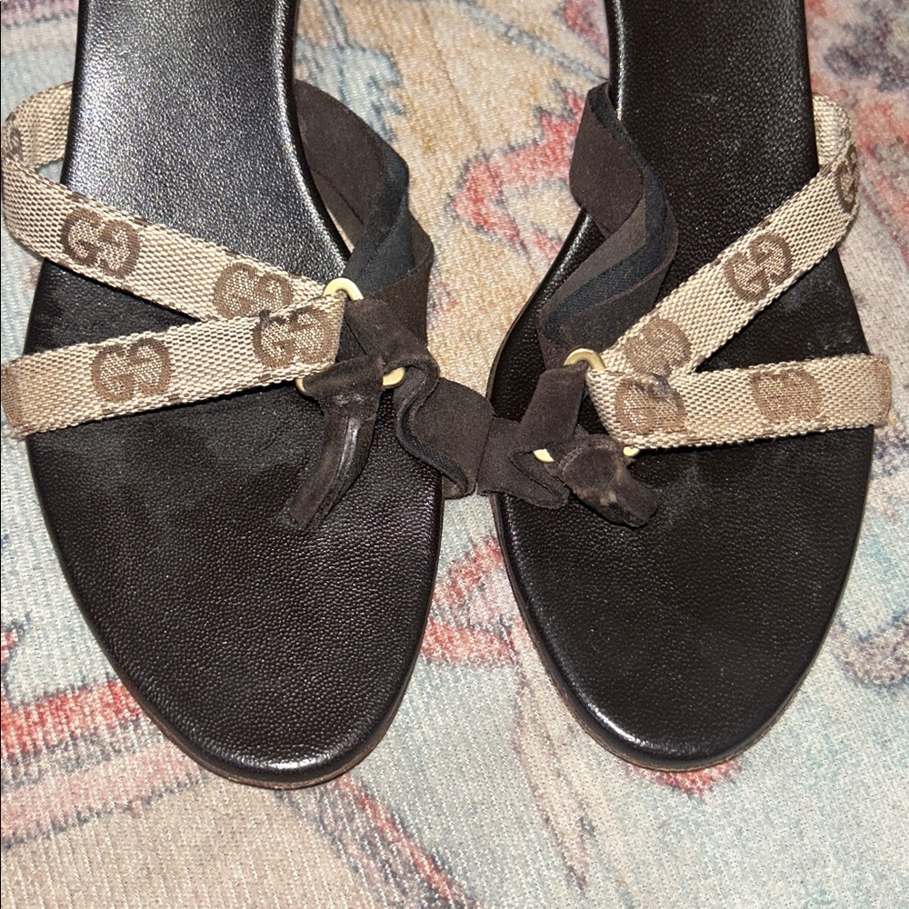 Gucci Black and Tan Sandals - Picture 2 of 7